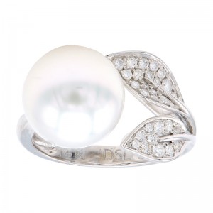 18K White Gold South Sea Pearls And Diamonds Floral Ring