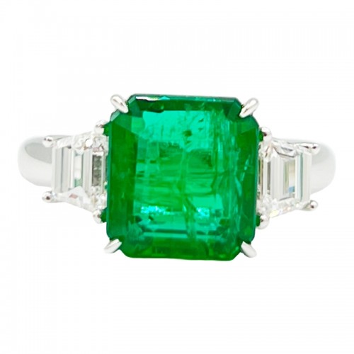 18K White Gold Emerald and Diamonds Three Stone Tappered Baguette Ring